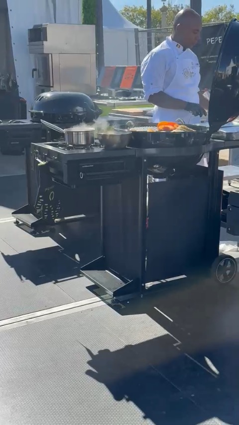 Réginald Smit aan het werk tijdens de Private Chef World Cup in Parijs.