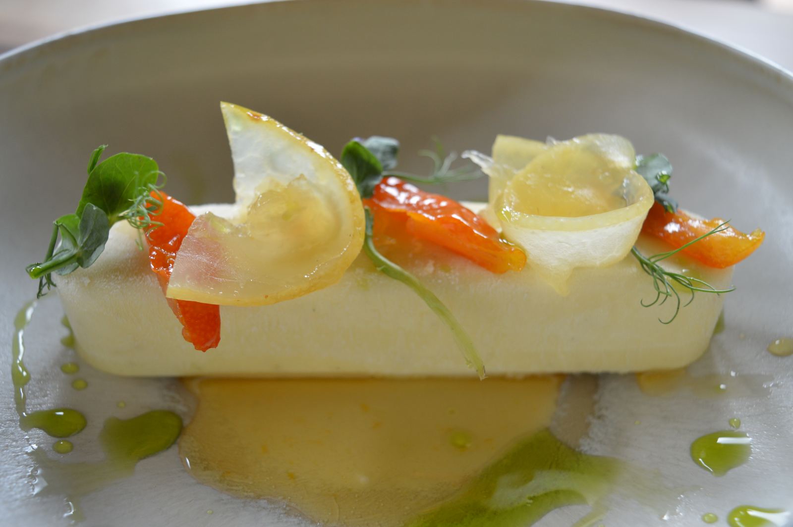 Gastronomisch plantaardig gerecht met verse kruiden